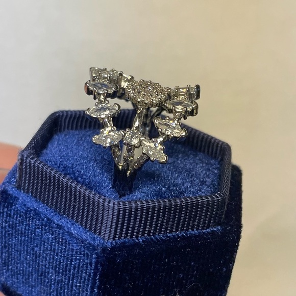 Unique Ring - Picture 7 of 11